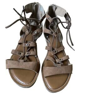 Crown Vintage Gladiator Sandals 7.5